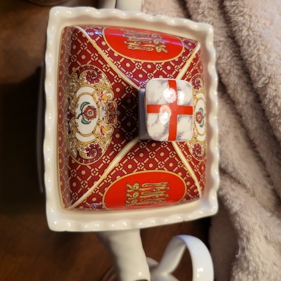 Windsor Castle Teapot set - Picture 2 of 5